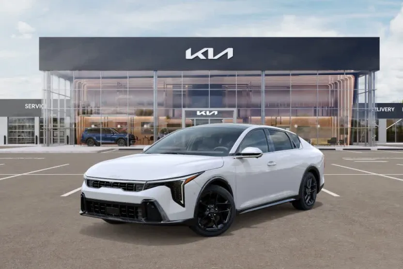 2025 Kia K4 GT-Line Turbo photo 1