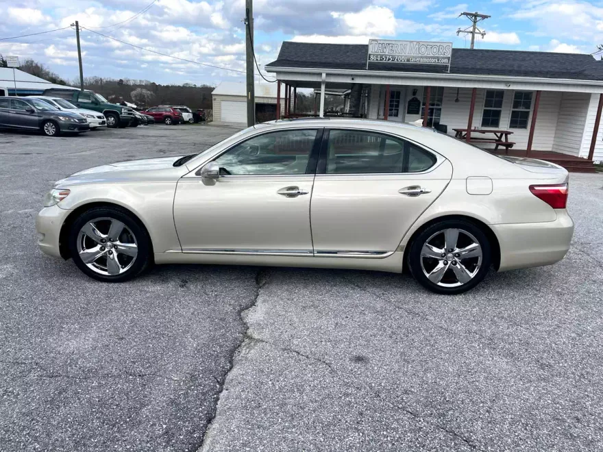 2010 Lexus LS 460 Luxury photo 1