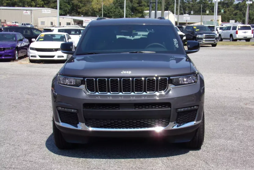 2025 Jeep Grand Cherokee Limited photo 1