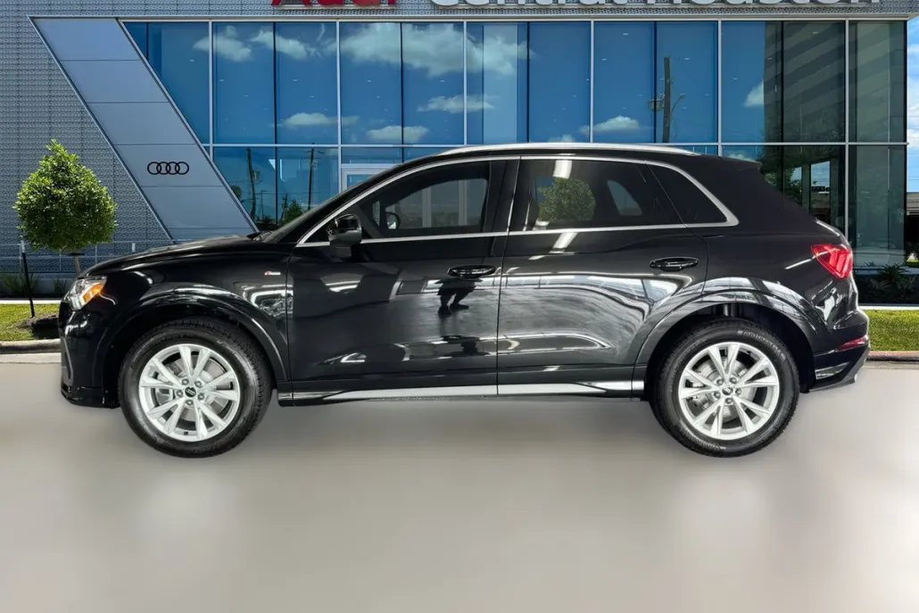 2025 Audi Q3 S line Premium photo 1