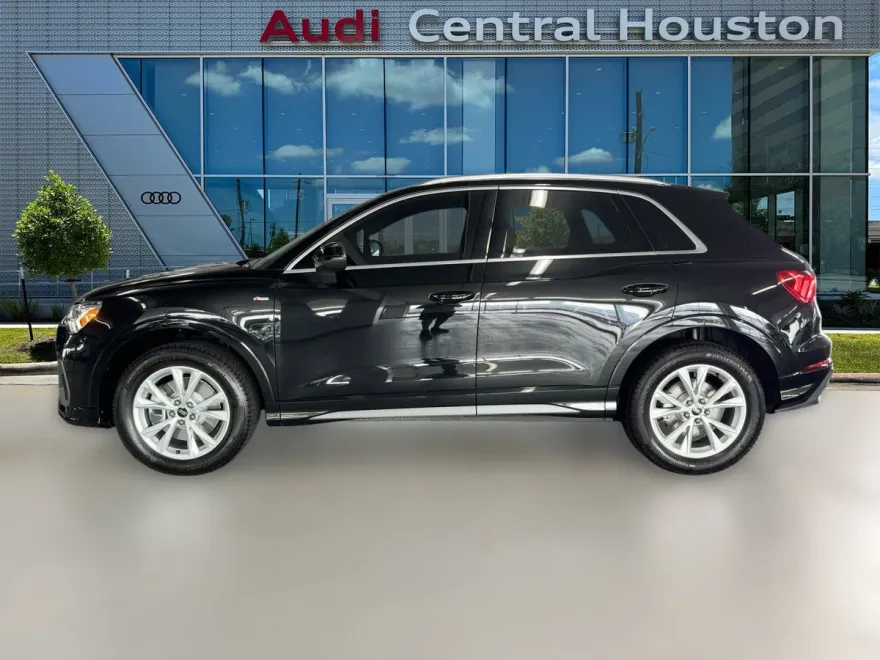 2025 Audi Q3 S line Premium photo 1