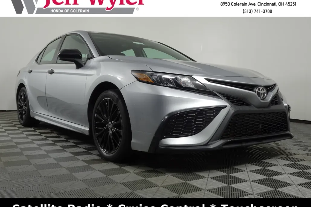 2021 Toyota Camry SE photo 1