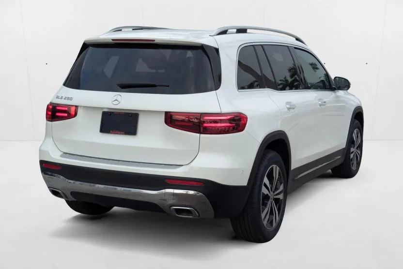 2025 Mercedes Benz GLB 250 photo 1