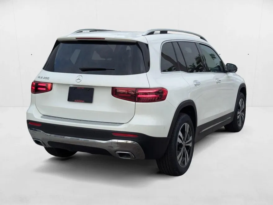 2025 Mercedes Benz GLB 250 photo 1