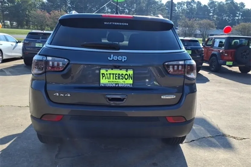 2023 Jeep Compass Latitude photo 1