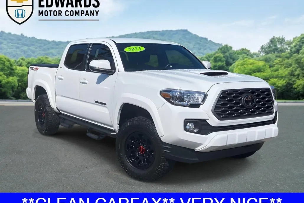 2023 Toyota Tacoma TRD Sport photo 1
