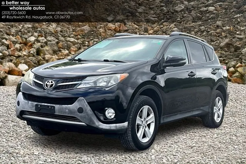 2014 Toyota RAV4 XLE photo 1