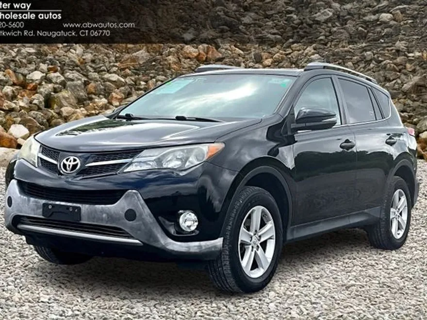 2014 Toyota RAV4 XLE photo 1