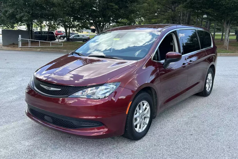 2023 Chrysler Voyager LX photo 1