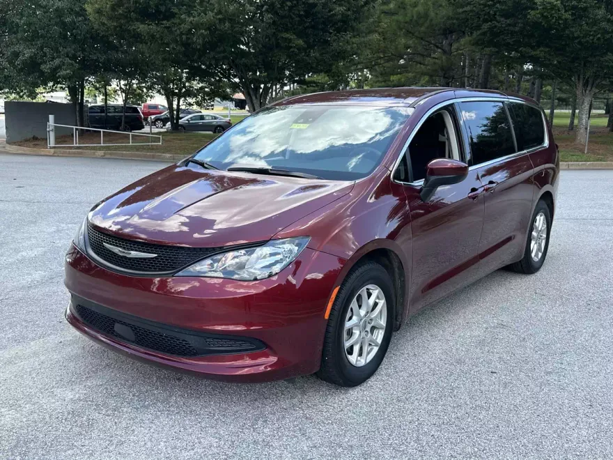 2023 Chrysler Voyager LX photo 1