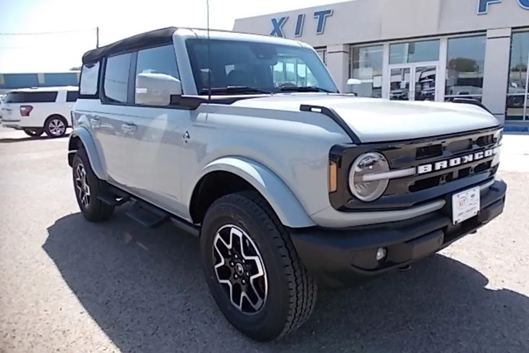 2024 Ford Bronco Outer Banks photo 1