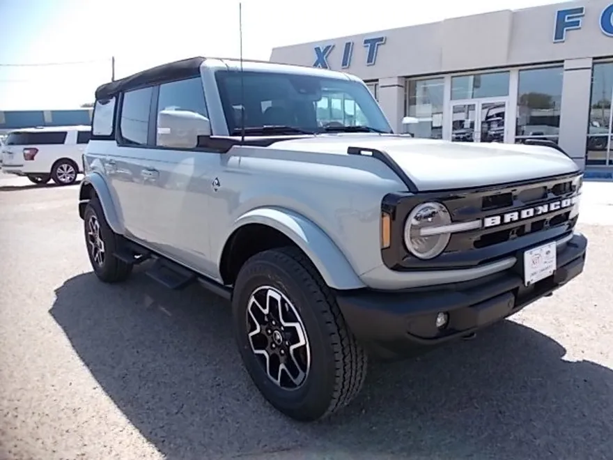 2024 Ford Bronco Outer Banks photo 1