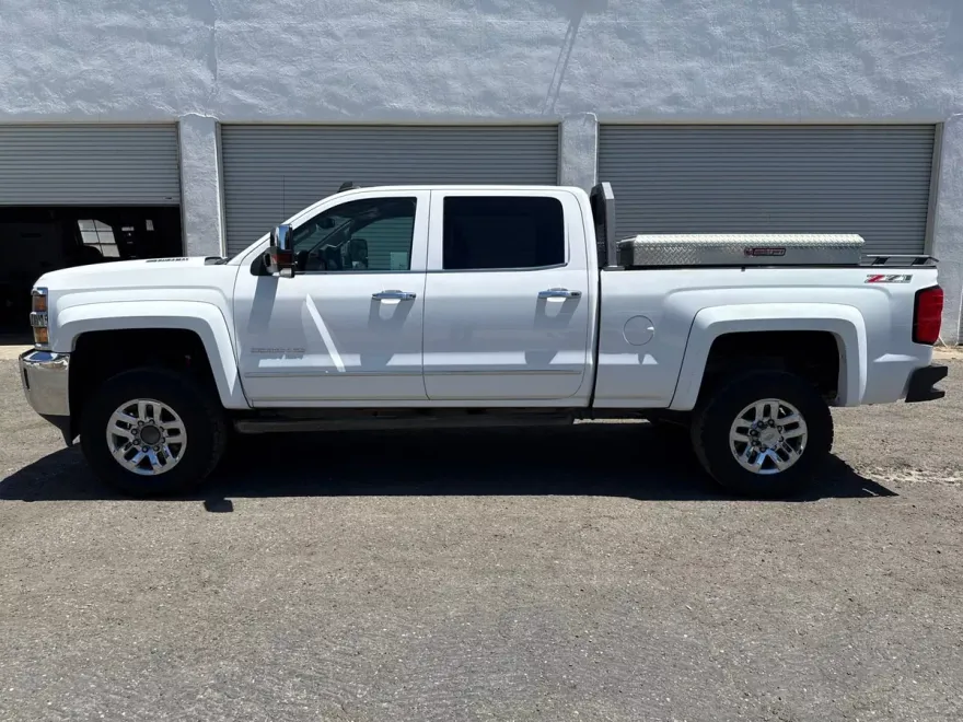 2015 Chevrolet Silverado 3500HD LTZ photo 1