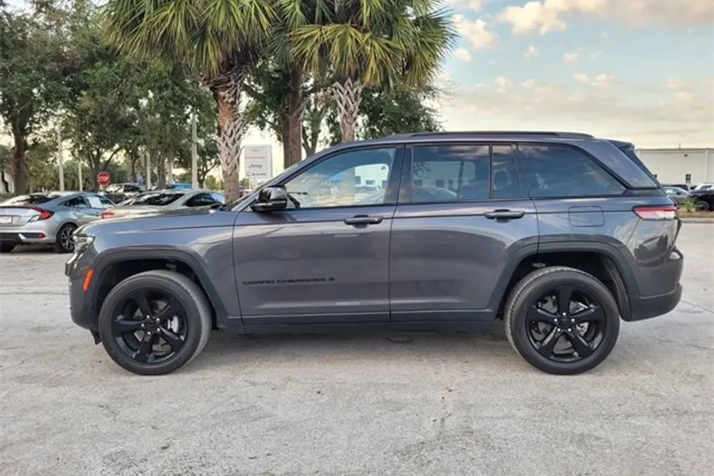 2022 Jeep Grand Cherokee Altitude photo 1