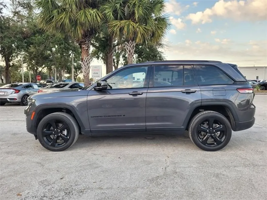 2022 Jeep Grand Cherokee Altitude photo 1