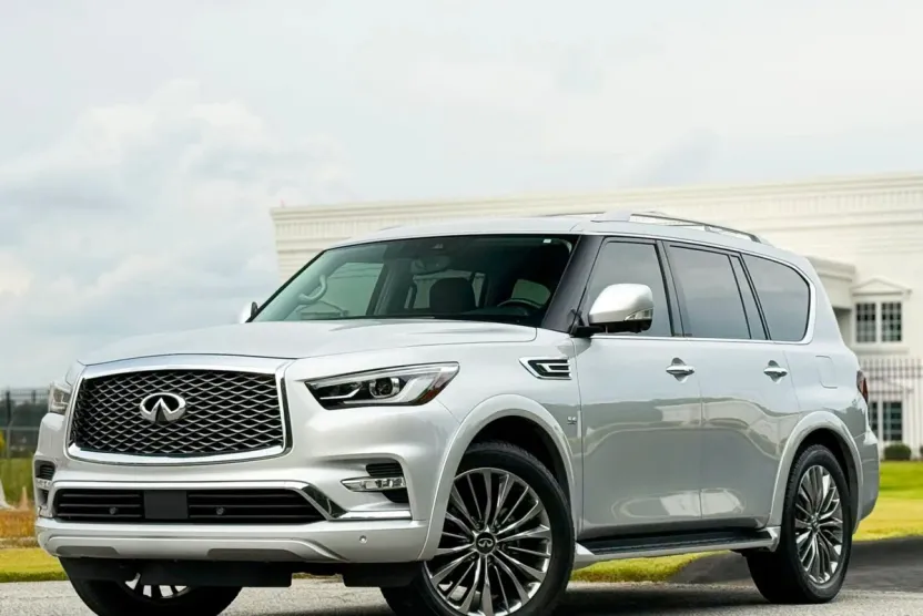2019 Infiniti QX80 Luxe photo 1