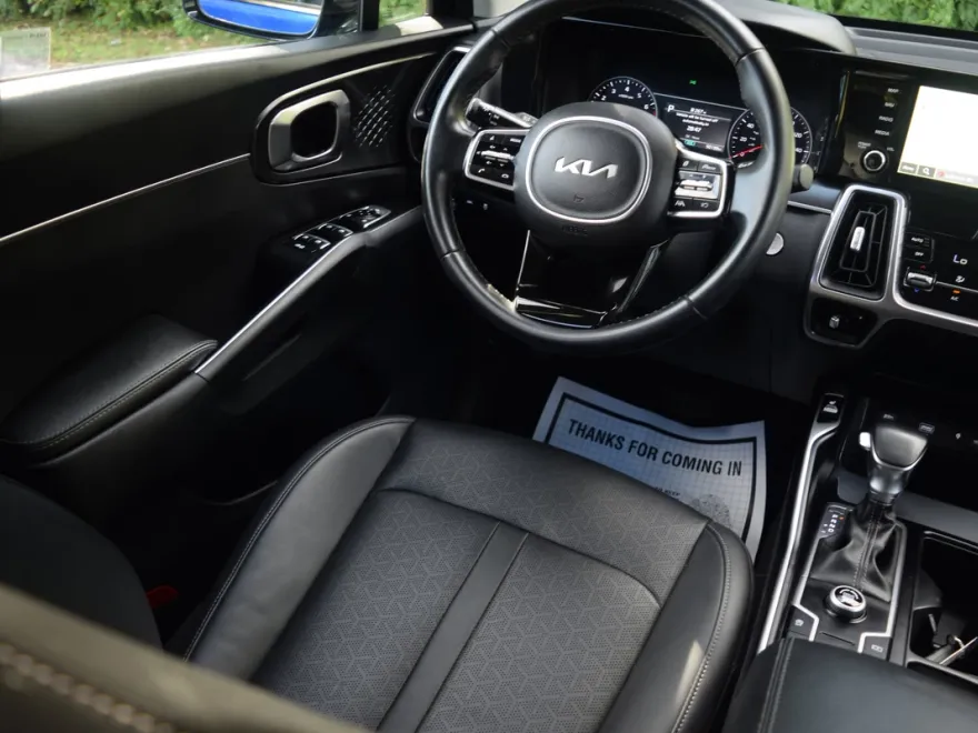 2023 Kia Sorento S photo 1