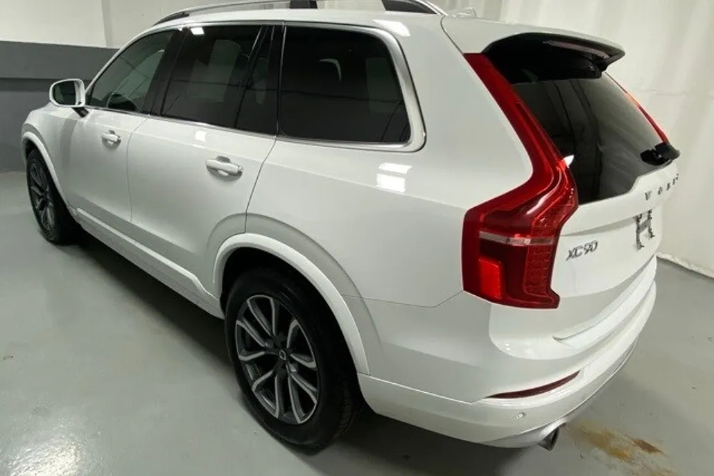 2019 Volvo XC90 T5 Momentum photo 1