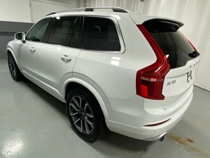 2019 Volvo XC90 T5 Momentum photo 1