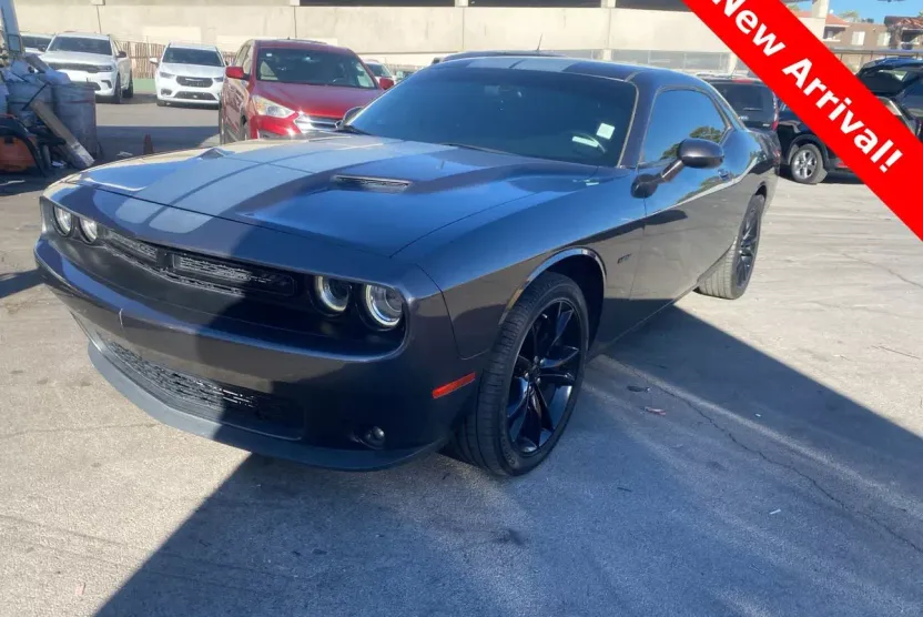 2016 Dodge Challenger R/T Plus photo 1