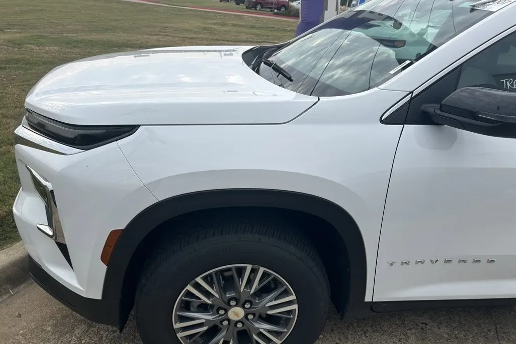 2025 Chevrolet Traverse photo 1