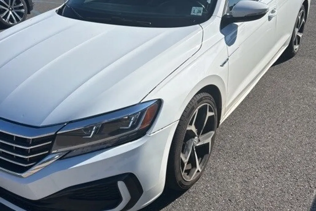 2020 Volkswagen Passat 2.0T R-Line photo 1