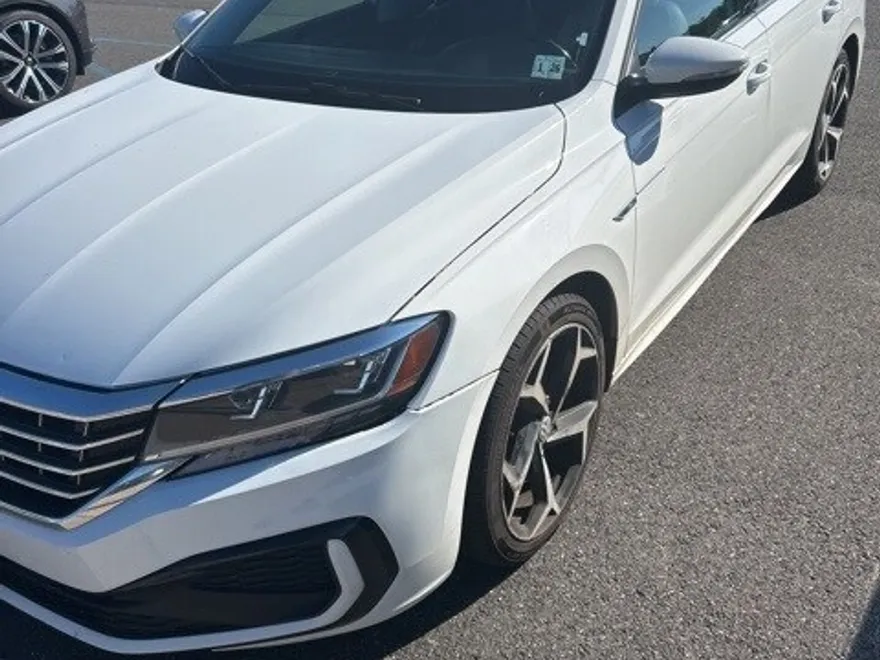 2020 Volkswagen Passat 2.0T R-Line photo 1
