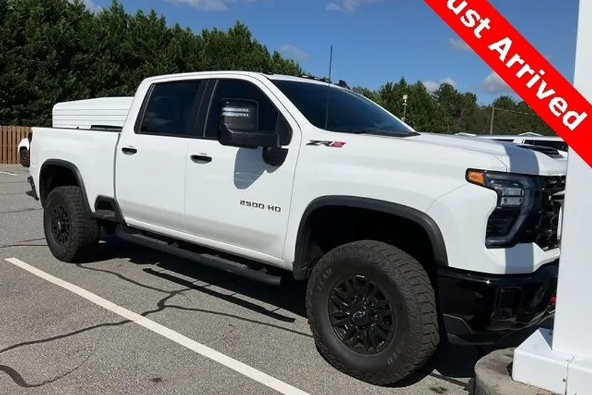 2025 Chevrolet Silverado 2500HD ZR2 photo 1