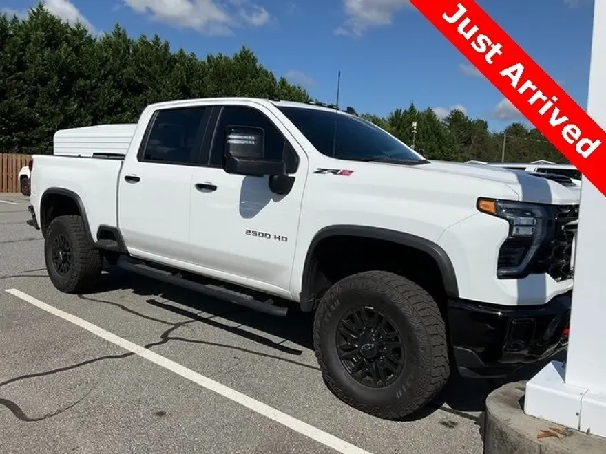 2025 Chevrolet Silverado 2500HD ZR2 photo 1