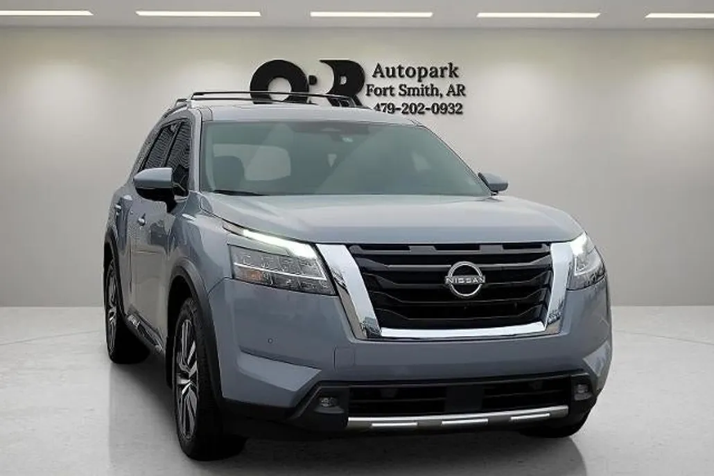 2022 Nissan Pathfinder Platinum photo 1
