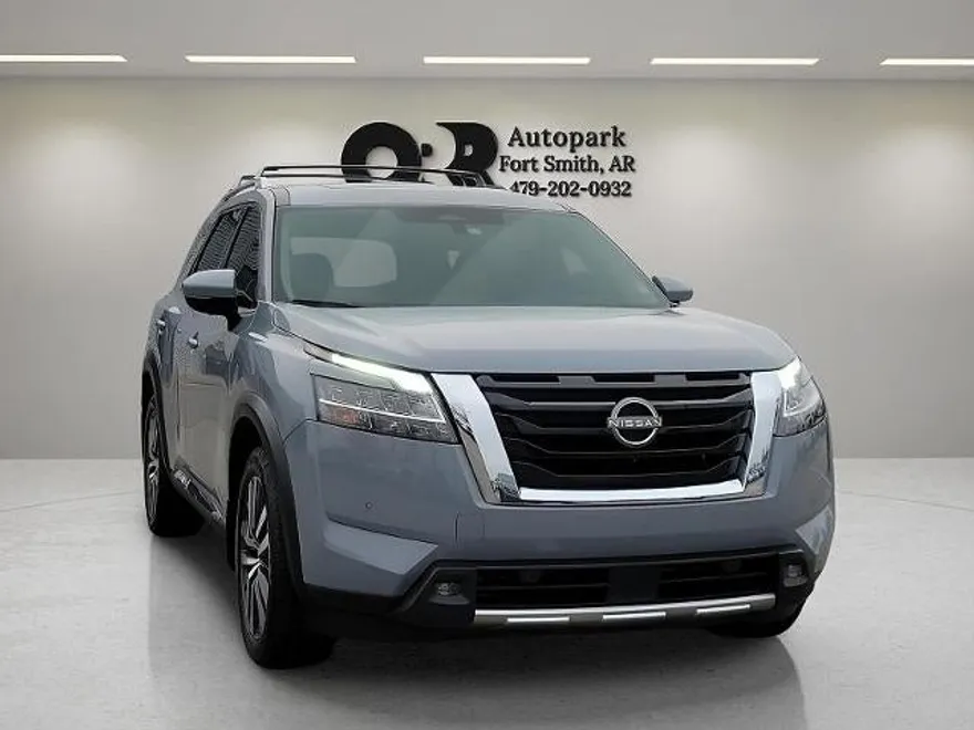 2022 Nissan Pathfinder Platinum photo 1