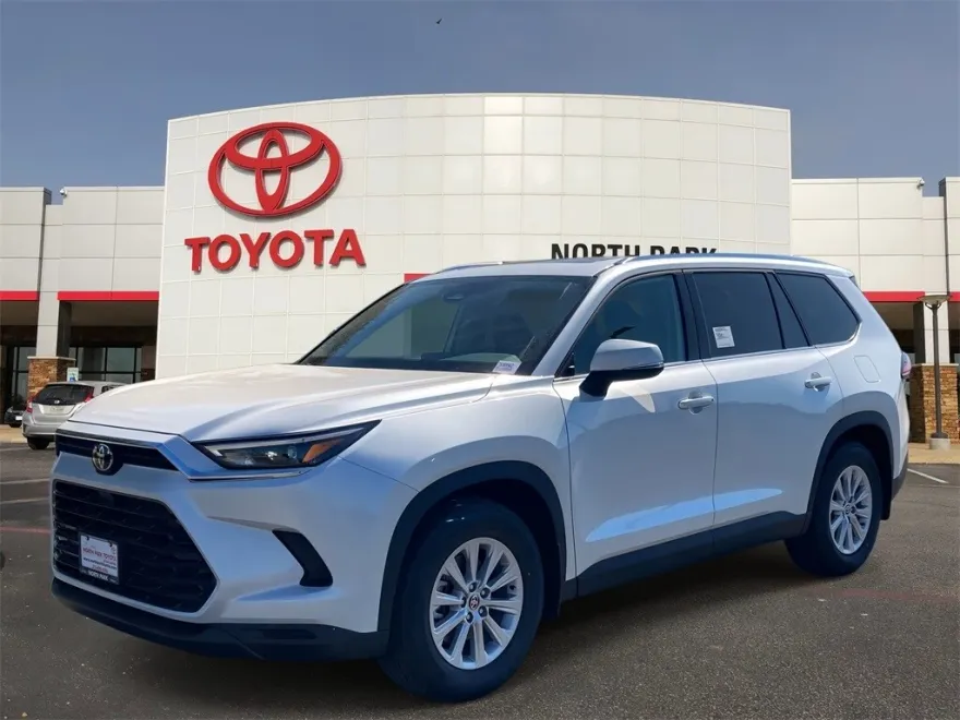 2026 Toyota Highlander Hybrid XLE photo 1