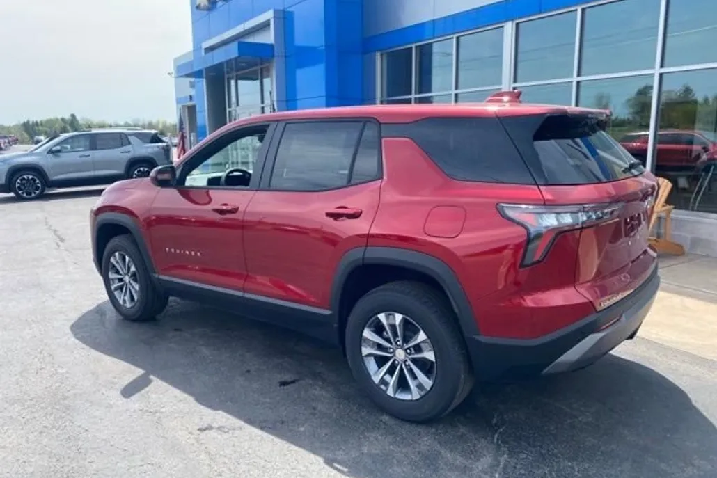 2025 Chevrolet Equinox LT photo 1