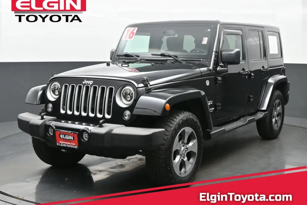 2016 Jeep Wrangler Unlimited Sahara photo 1