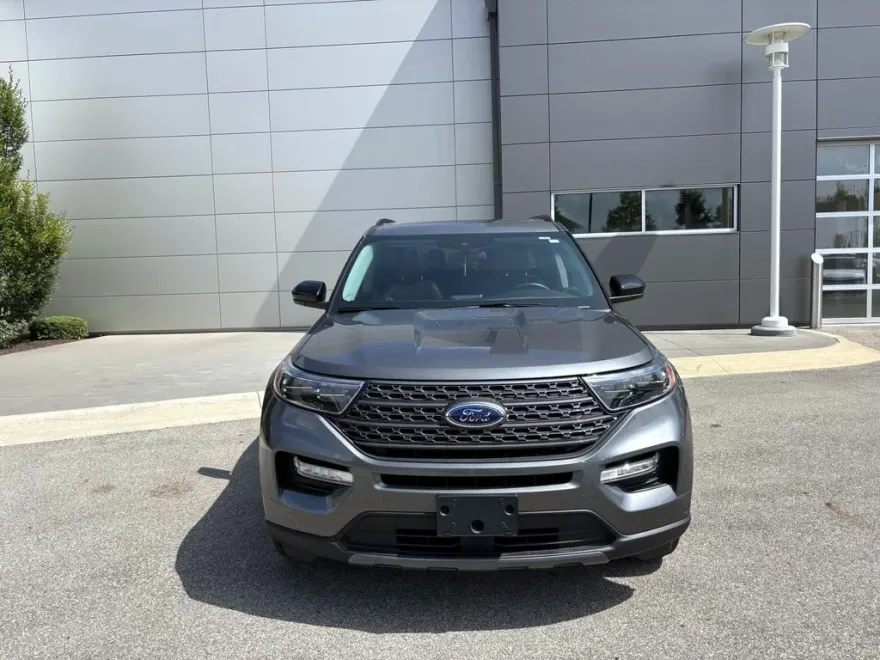 2022 Ford Explorer XLT Sport photo 1