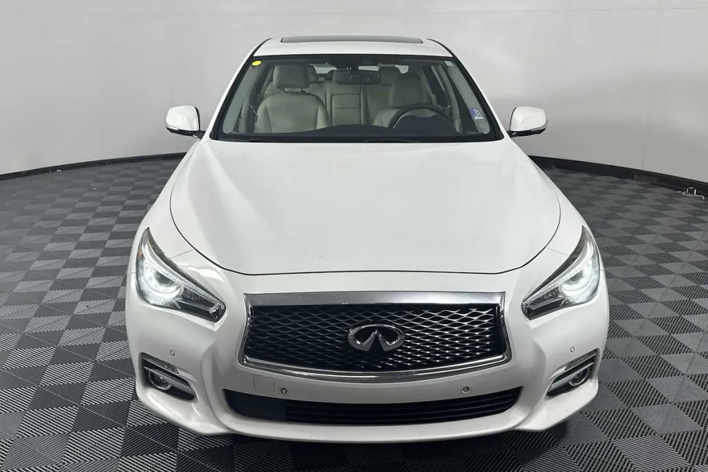 2015 Infiniti Q50 Premium photo 1