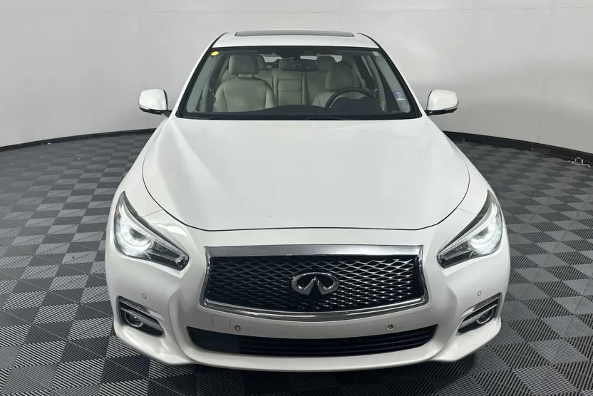 2015 Infiniti Q50 Premium photo 1