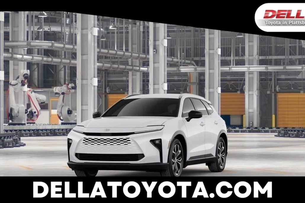 2025 Toyota Crown Signia XLE photo 1