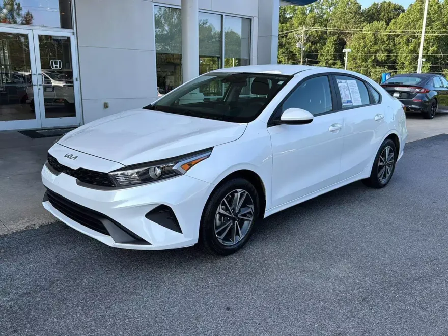 2024 Kia Forte LXS photo 1