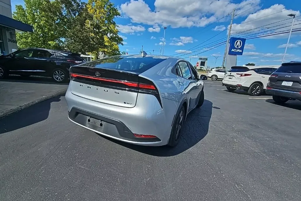 2023 Toyota Prius LE photo 1