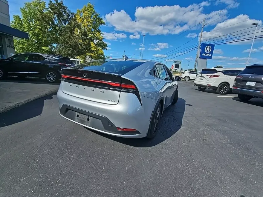 2023 Toyota Prius LE photo 1