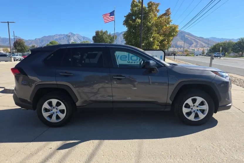 2024 Toyota RAV4 LE photo 1