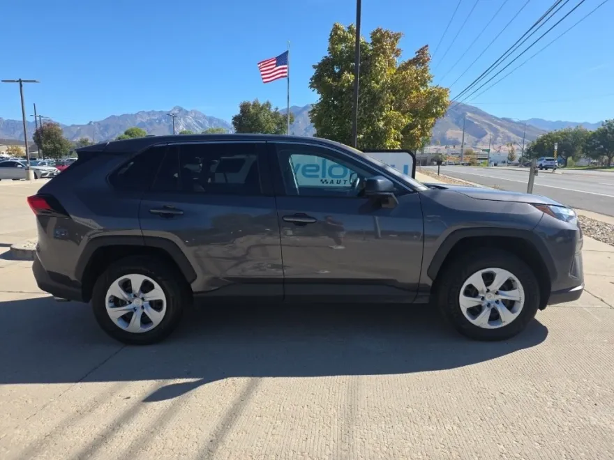 2024 Toyota RAV4 LE photo 1