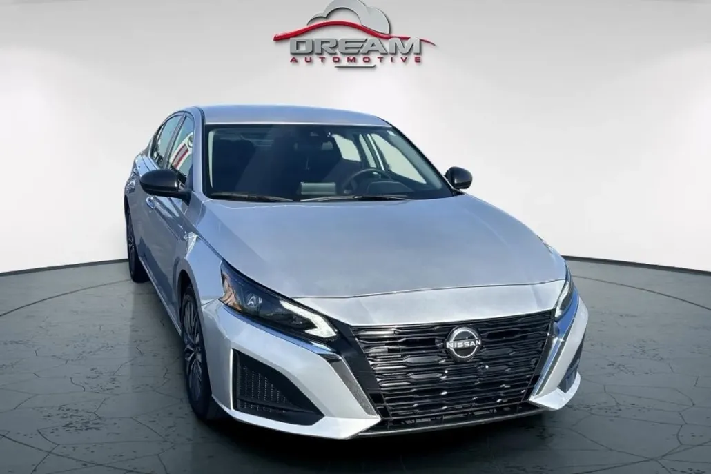 2024 Nissan Altima 2.5 SV photo 1