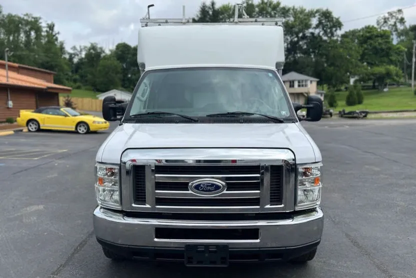 2015 Ford E-350 photo 1