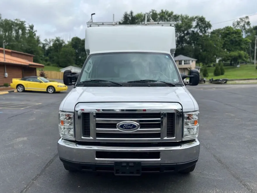 2015 Ford E-350 photo 1