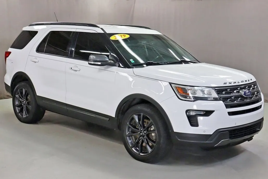 2019 Ford Explorer XLT photo 1