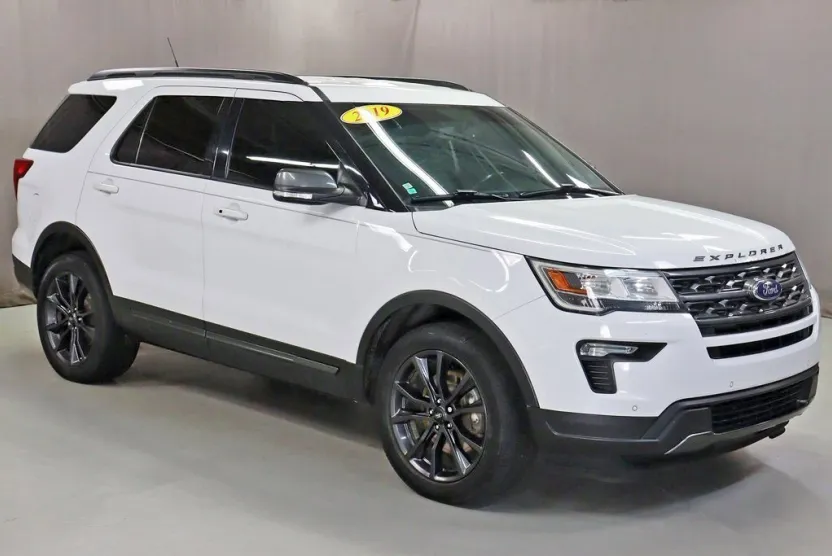 2019 Ford Explorer XLT photo 1
