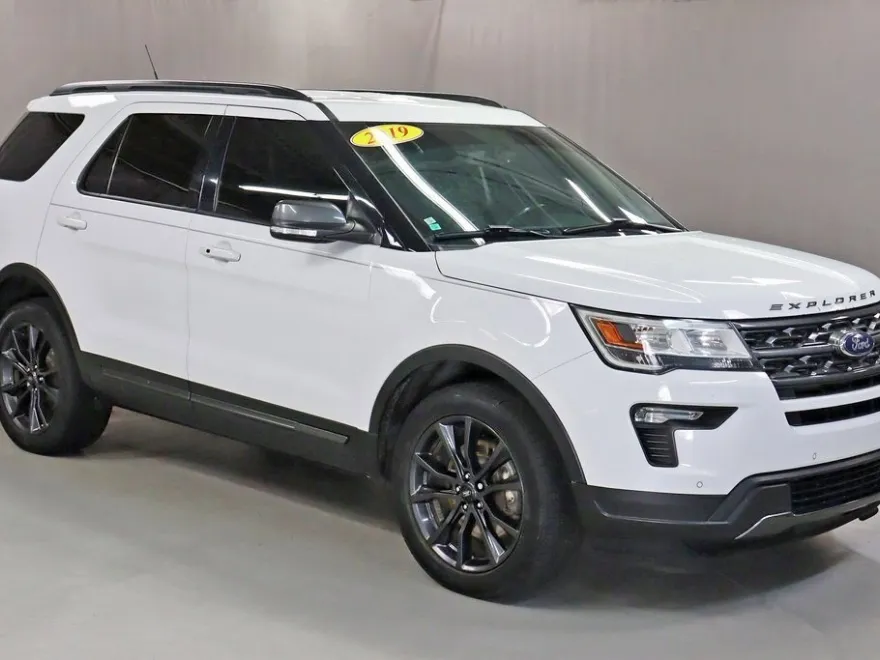 2019 Ford Explorer XLT photo 1