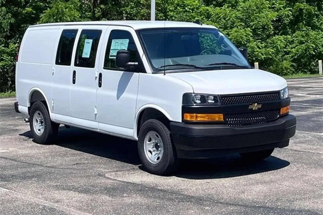 2025 Chevrolet Express Cargo 2500 photo 1